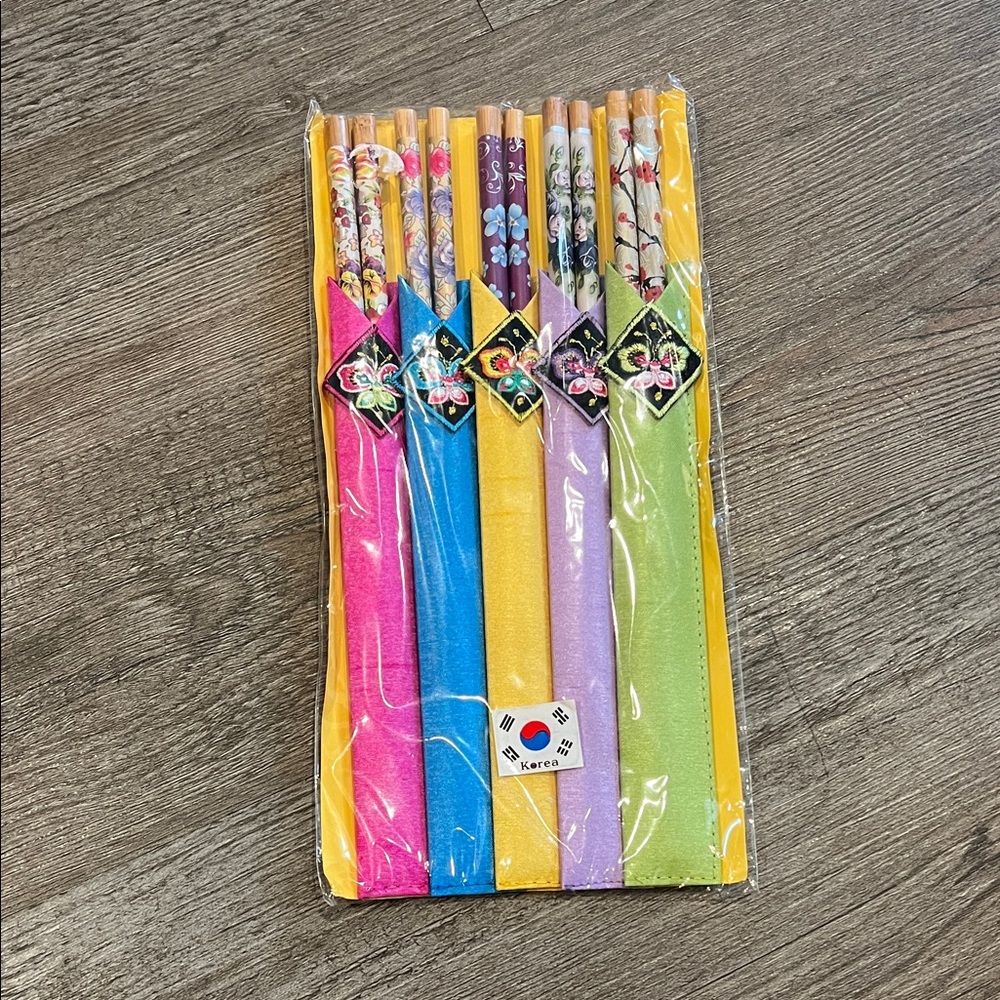 NWT Colorful Korean Set of 5 Chopsticks with holder